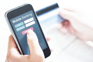 mobilebanking 1024x680 300x199 - La tecnología impulsa a la banca a reimaginar sus operaciones con los clientes
