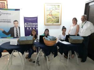 equipo Banplus en Bingo Fundación Alzheimer 300x225 - La Gran tarde de Bingo a beneficio de la Fundación Alzheimer de Venezuela contó con nuestro apoyo