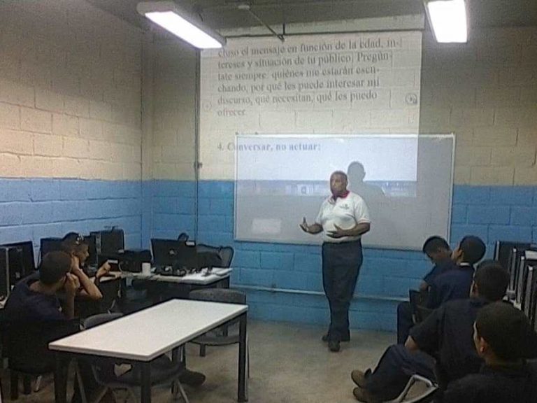 WhatsApp Image 2019 05 27 at 6 47 21 AM 2 1 768x576 - Banplus apadrinó en Aragua a alumnos de Superatec