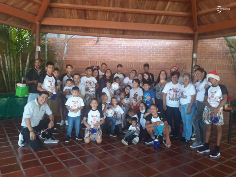 1.1 768x576 - Un día navideño compartió Banplus con niños en La Guaira | Tradiciones que nos unen