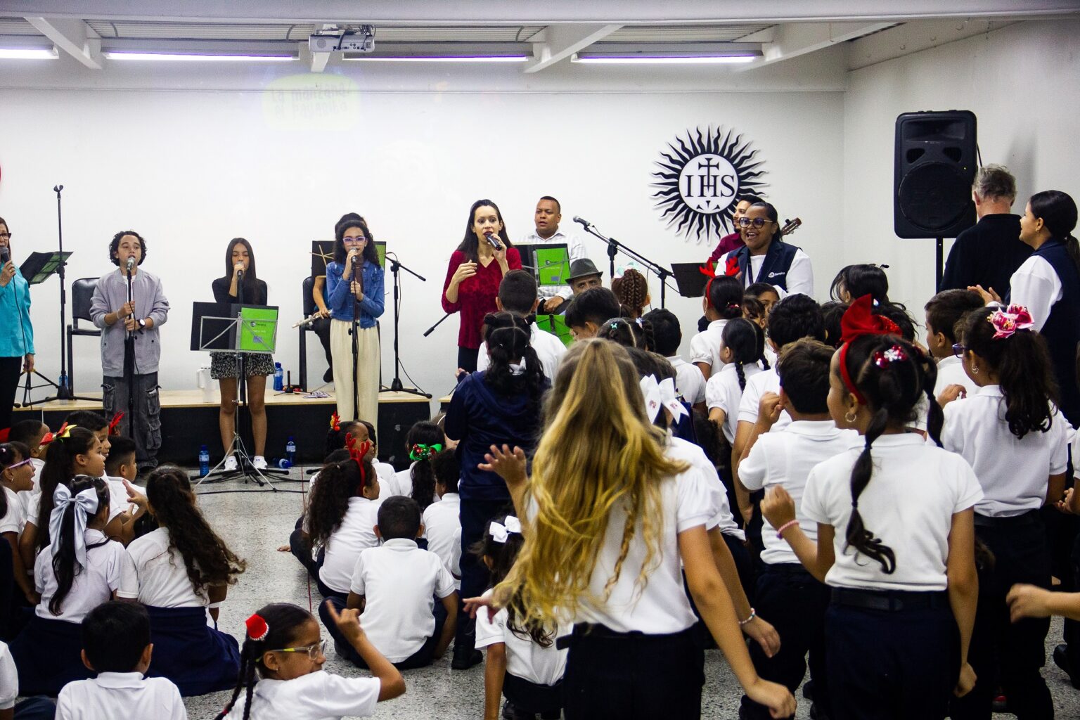 Dedicamos nuestro “Calendario Musical Banplus 2024” en un concierto a ...