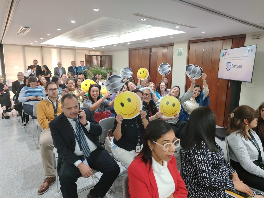 Reconocimiento de la ABV a Banplus. NOV2025 1 1024x768 - Banplus recibió reconocimiento de la Asociación Bancaria de Venezuela | Great Place To Work®