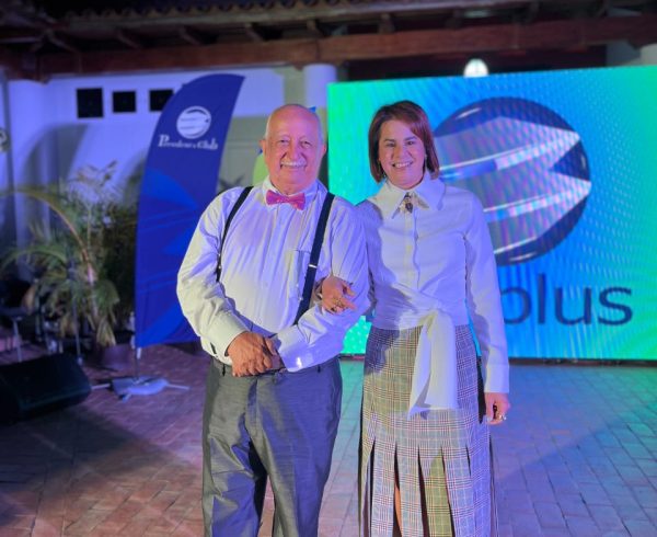 Presentación de Platea, Banplus Verónica Ávila, Presidenta Ejecutiva de Banplus, junto al Maestro Miguel Delgado Estévez en la presentación de Platea