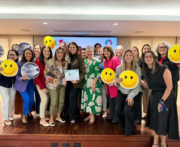 Banplus recibió reconocimiento de la Asociación Bancaria de Venezuela | Great Place To Work® WhatsApp Image 2025 11 11 at 12.58.19 PM 1 600x490 - Banplus recibió reconocimiento de la Asociación Bancaria de Venezuela | Great Place To Work®